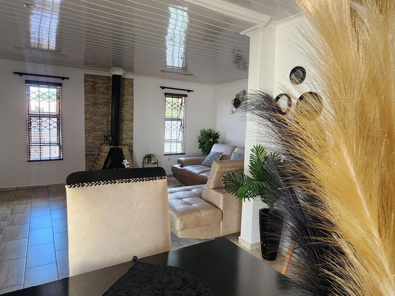 Stunning 3Bedroom House For Sale in Protea Plan - Photo 3