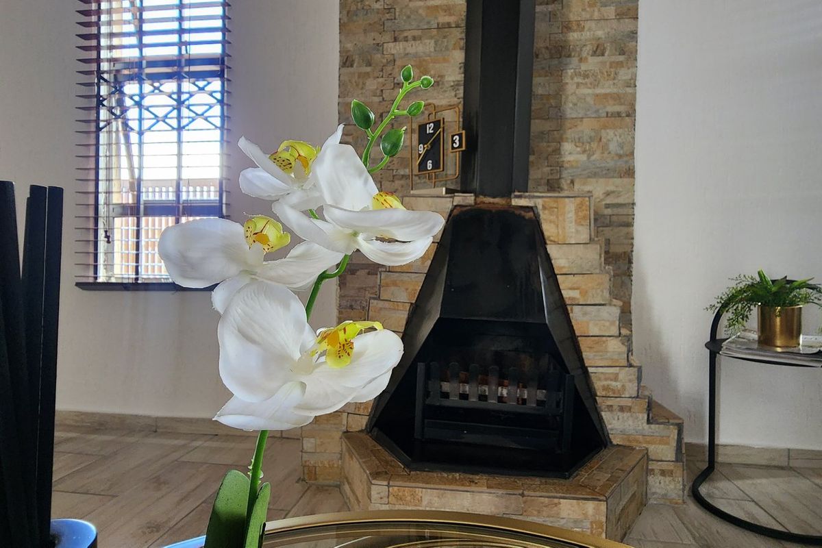 Stunning 3Bedroom House For Sale in Protea Plan - Photo 5