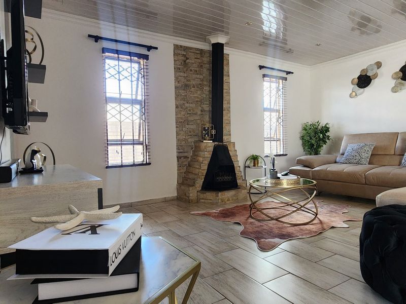 Stunning 3Bedroom House For Sale in Protea Plan - Photo 4