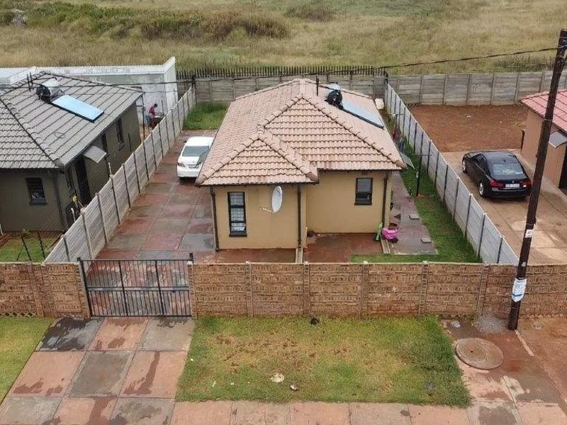 Stunning 3Bedroom House for Sale in Protea Glen - Photo 2