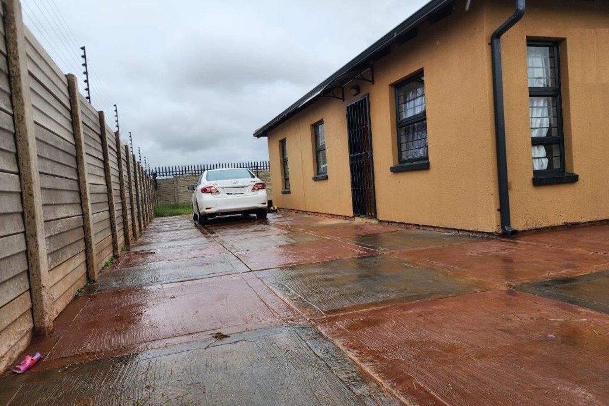 Stunning 3Bedroom House for Sale in Protea Glen - Photo 3