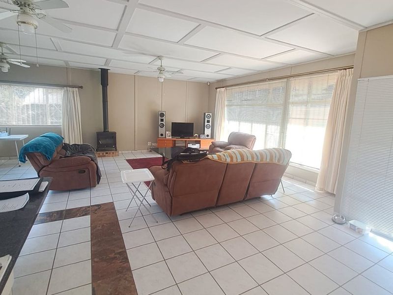 Well-Maintained 3-Bedroom Home for Sale – Vaal Marina - Photo 5