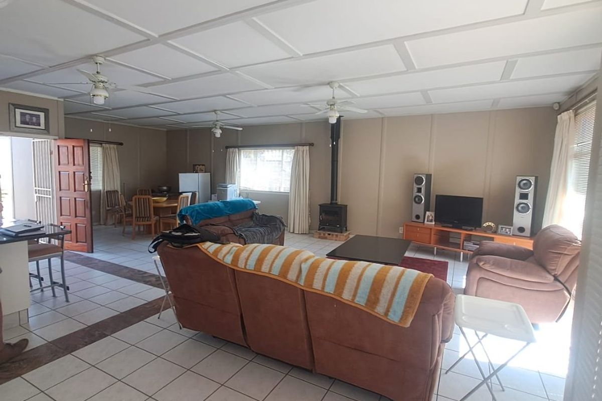 Well-Maintained 3-Bedroom Home for Sale – Vaal Marina - Photo 4