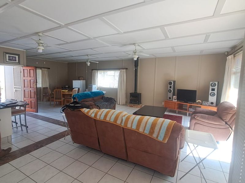 Well-Maintained 3-Bedroom Home for Sale – Vaal Marina - Photo 4