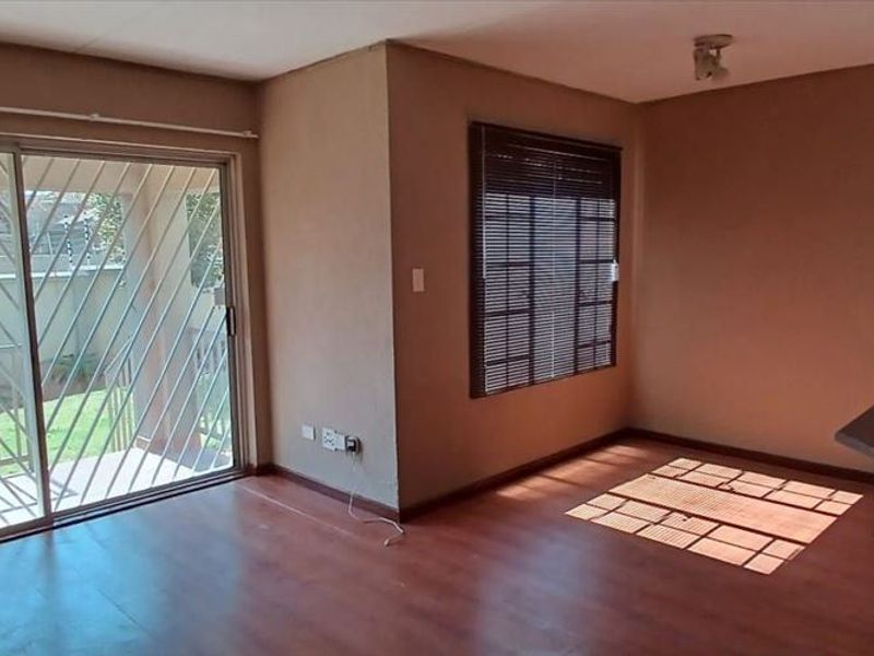 Spacious Family Home with Modern Comforts - Photo 2