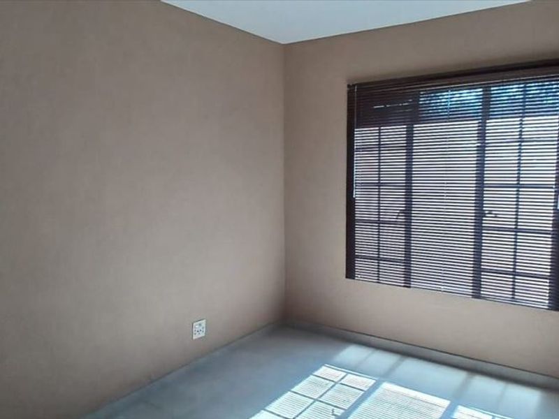 Spacious Family Home with Modern Comforts - Photo 3