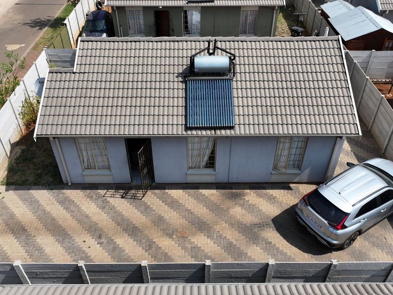 Spacious 3Bedroom House for Sale in Sky City - Photo 3