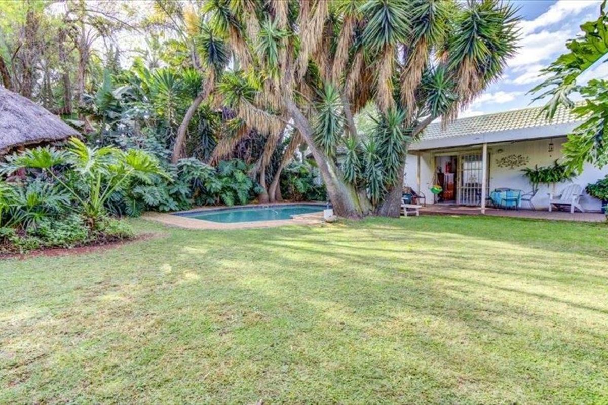 Family Home with Pool and Separate Granny Flat - Photo 3