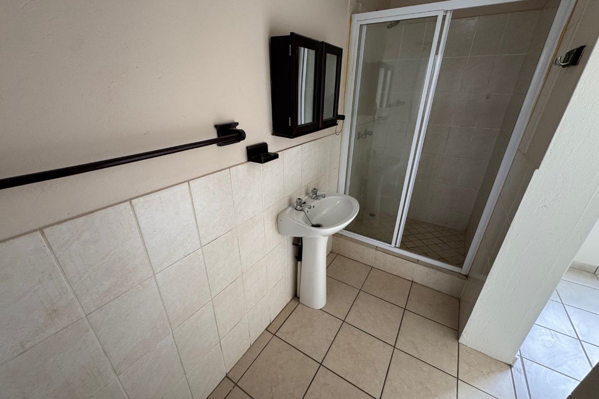 Well-Planned Home with Practical Living Spaces - Photo 5