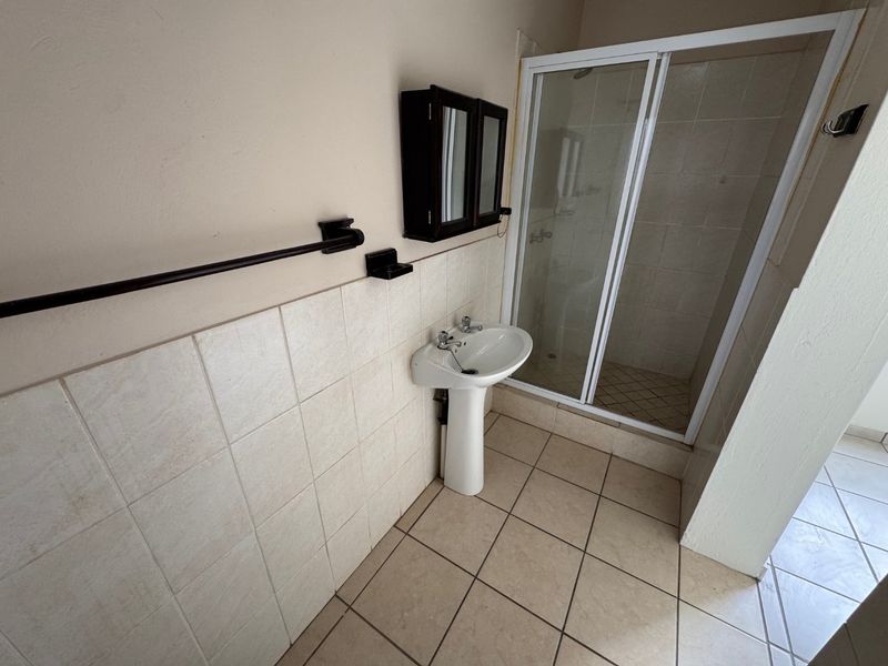 Well-Planned Home with Practical Living Spaces - Photo 5