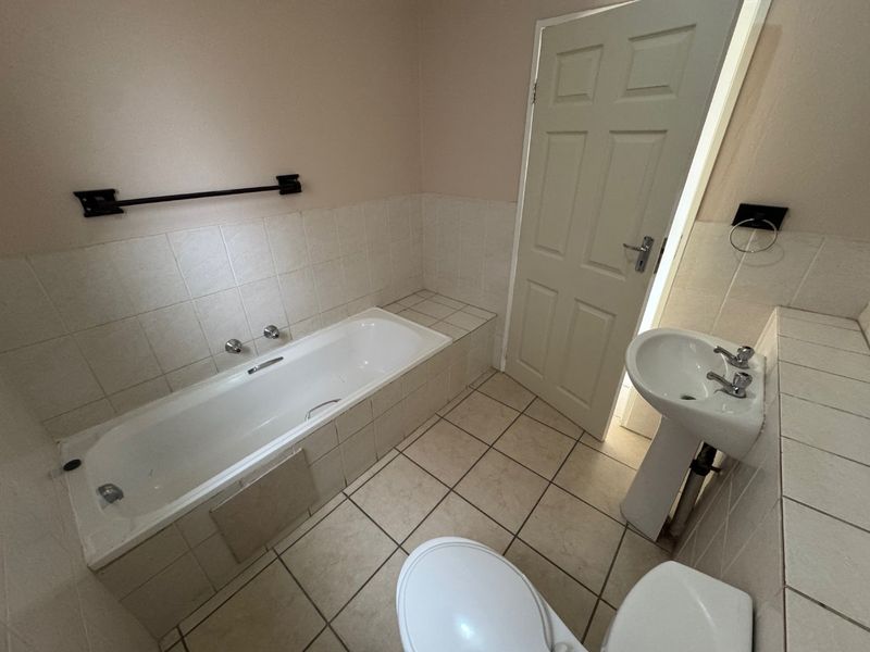 Well-Planned Home with Practical Living Spaces - Photo 7