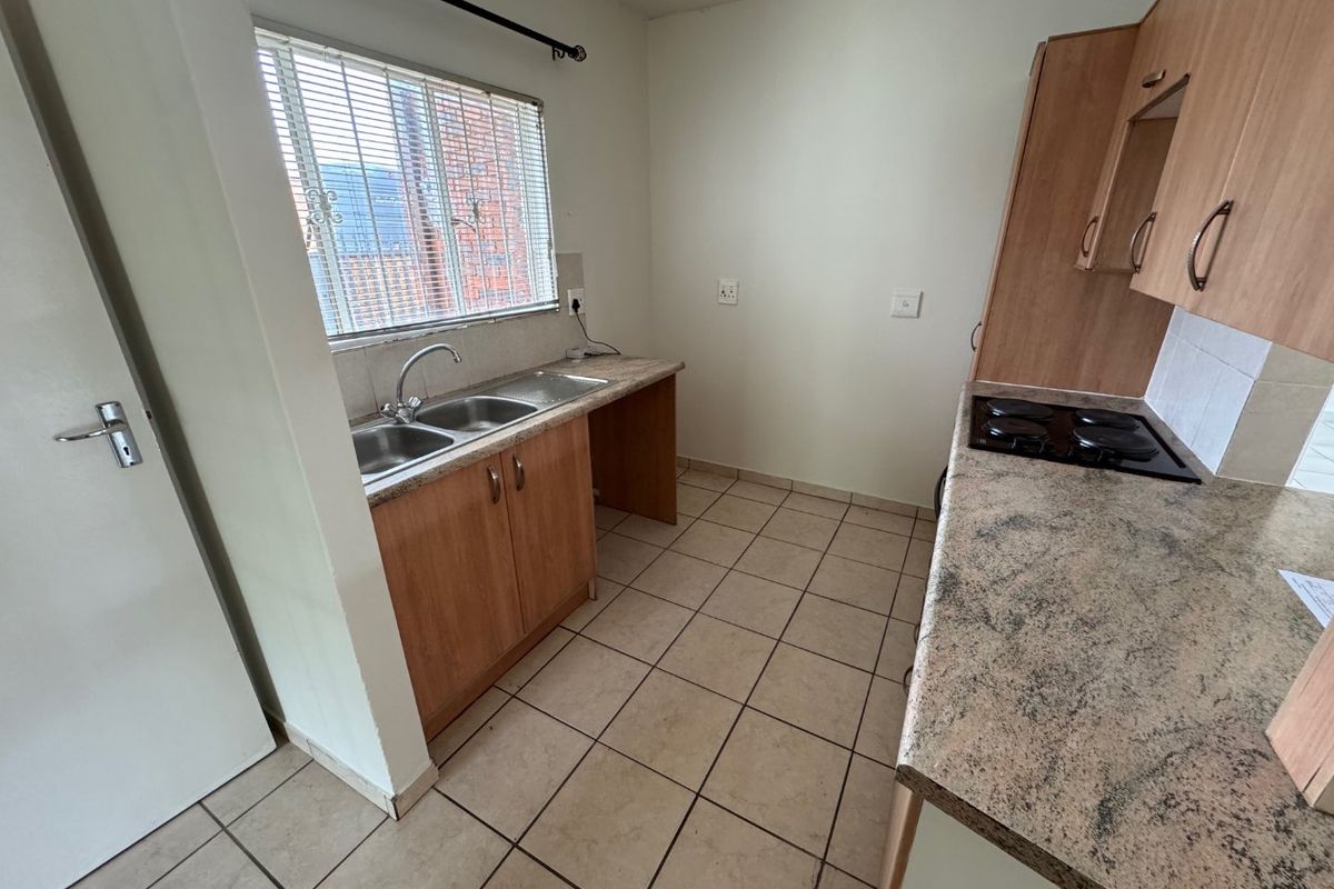 Well-Planned Home with Practical Living Spaces - Photo 2