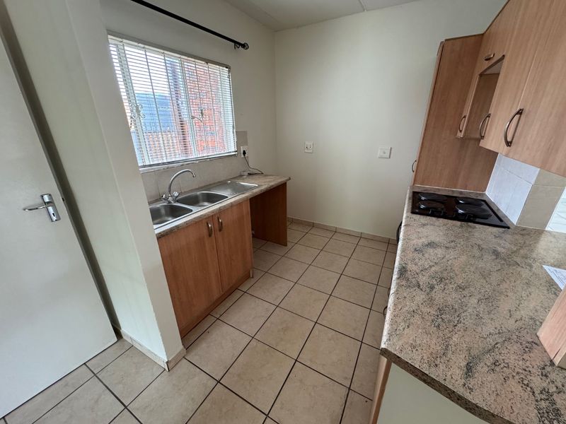 Well-Planned Home with Practical Living Spaces - Photo 2