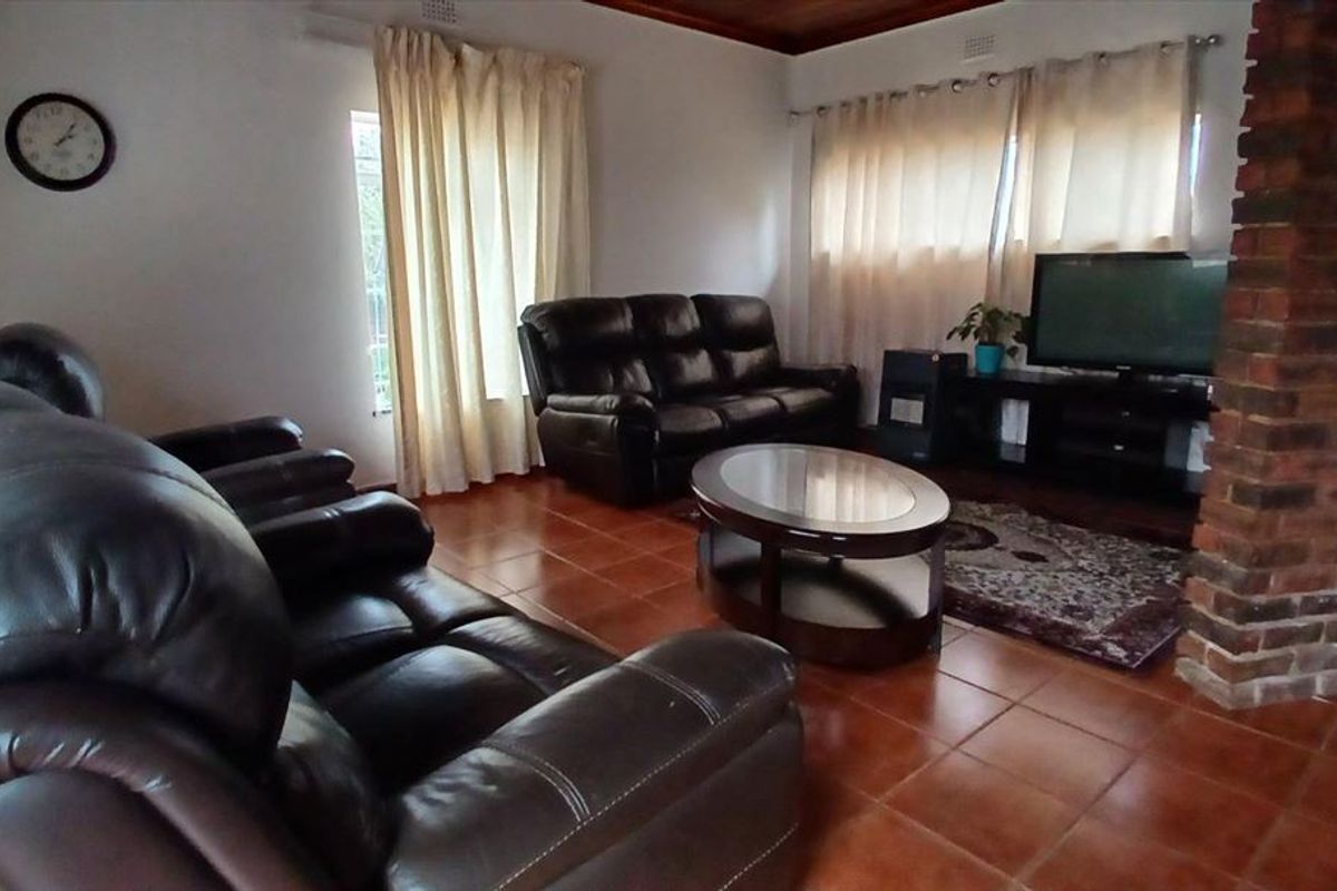 Spacious Family Home with Pool and Staff Quarters - Photo 2