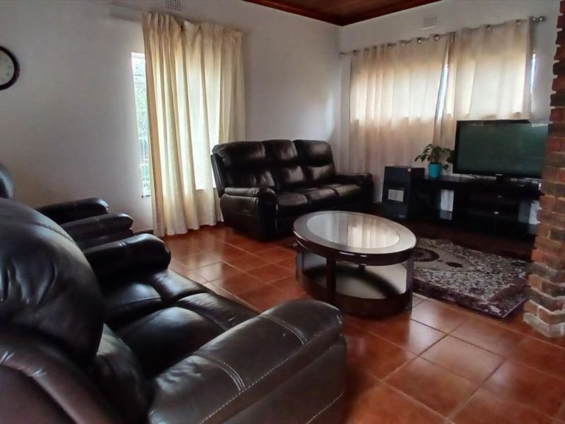 Spacious Family Home with Pool and Staff Quarters - Photo 2