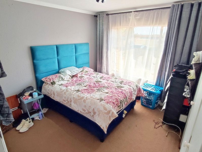 3 Bedroom Townhouse in Heuwelsig Estate - Photo 8