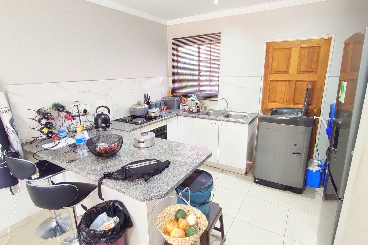 3 Bedroom Townhouse in Heuwelsig Estate - Photo 2