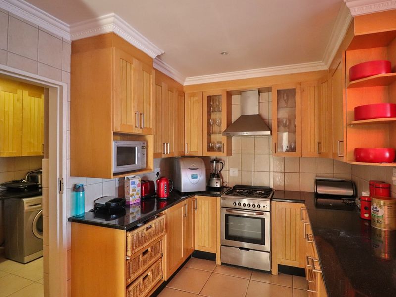 Just pack your bags & move into this home perfect for a weekend breakaway, permanent living or retiring home in Aqua Vista Mountain Estate, Bronkhorstspruit Dam! - Photo 6