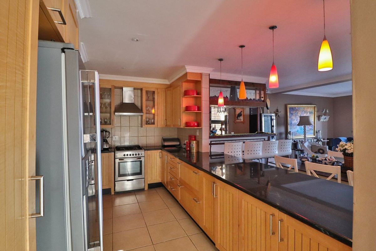 Just pack your bags & move into this home perfect for a weekend breakaway, permanent living or retiring home in Aqua Vista Mountain Estate, Bronkhorstspruit Dam! - Photo 5