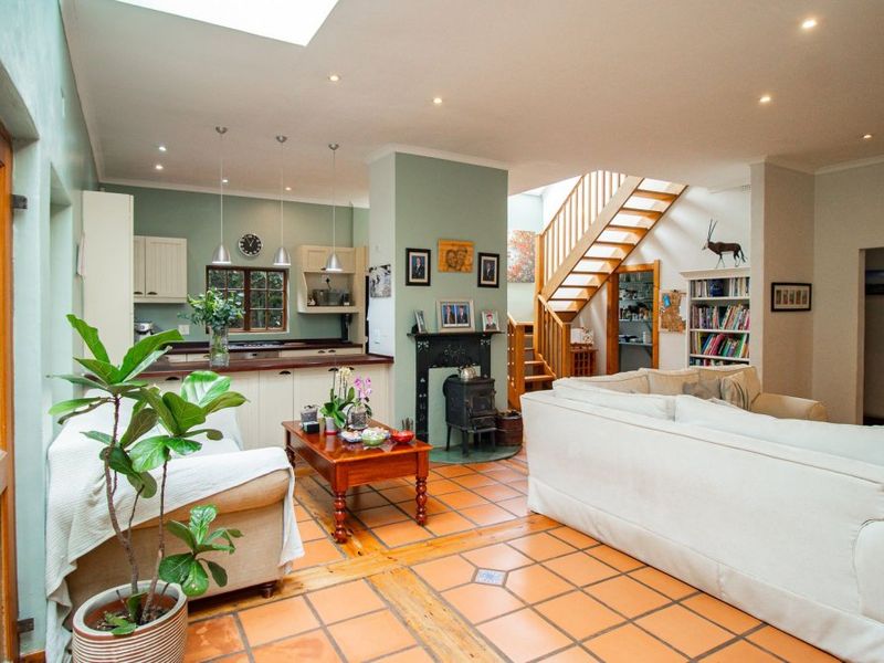 6 Bedroom House in Kensington - Photo 3