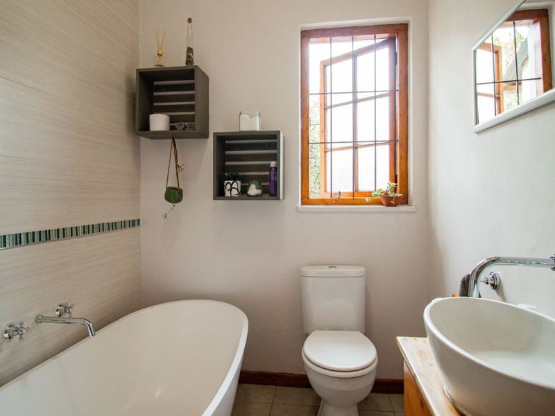 6 Bedroom House in Kensington - Photo 10