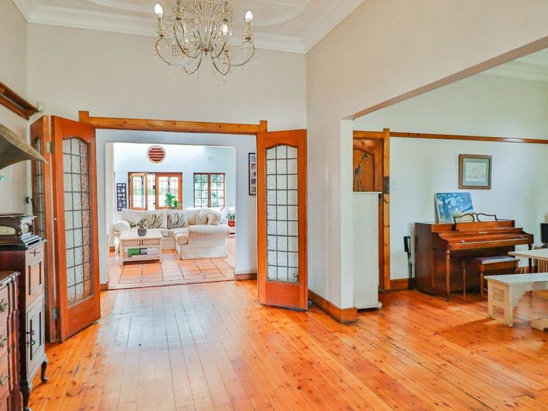 6 Bedroom House in Kensington - Photo 2