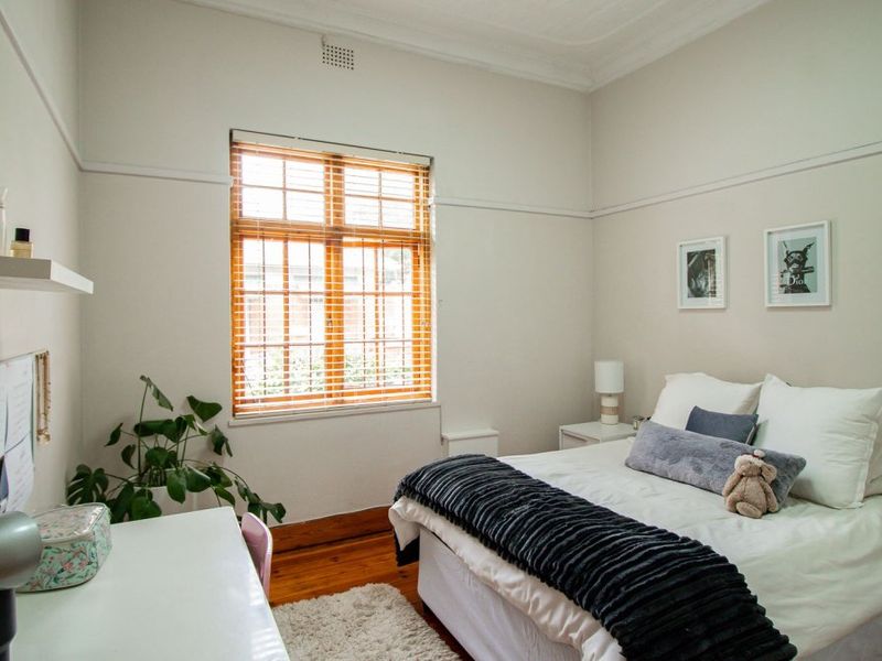 6 Bedroom House in Kensington - Photo 8