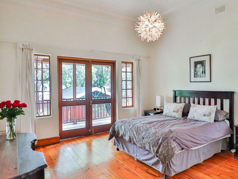 6 Bedroom House in Kensington - Photo 6