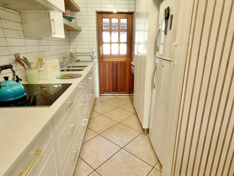 Holiday Living on the Banks of the Vaal Dam – Sunset Cove Estate - Photo 6