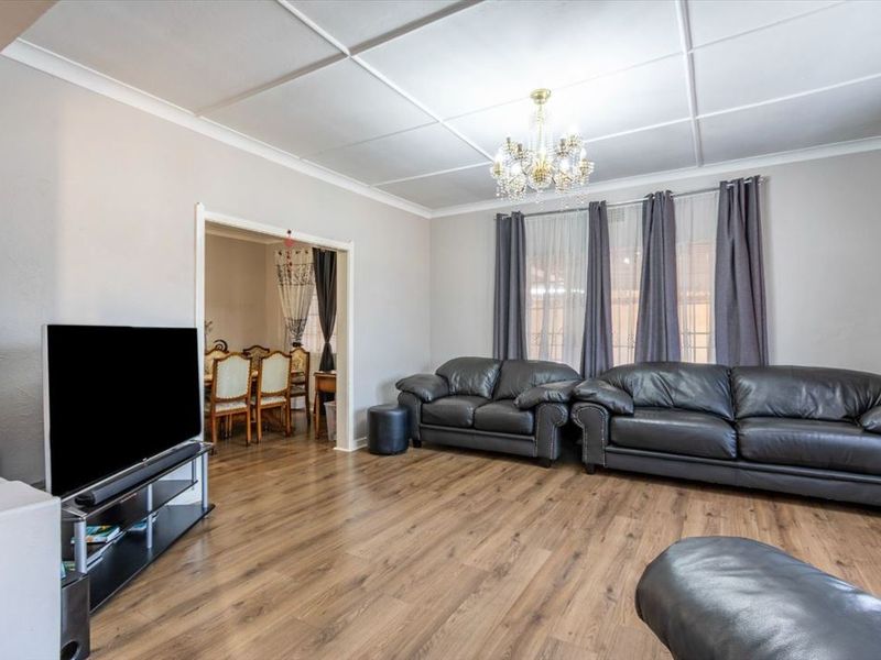 Charming 3-Bedroom Home with Modern Comforts - Photo 2