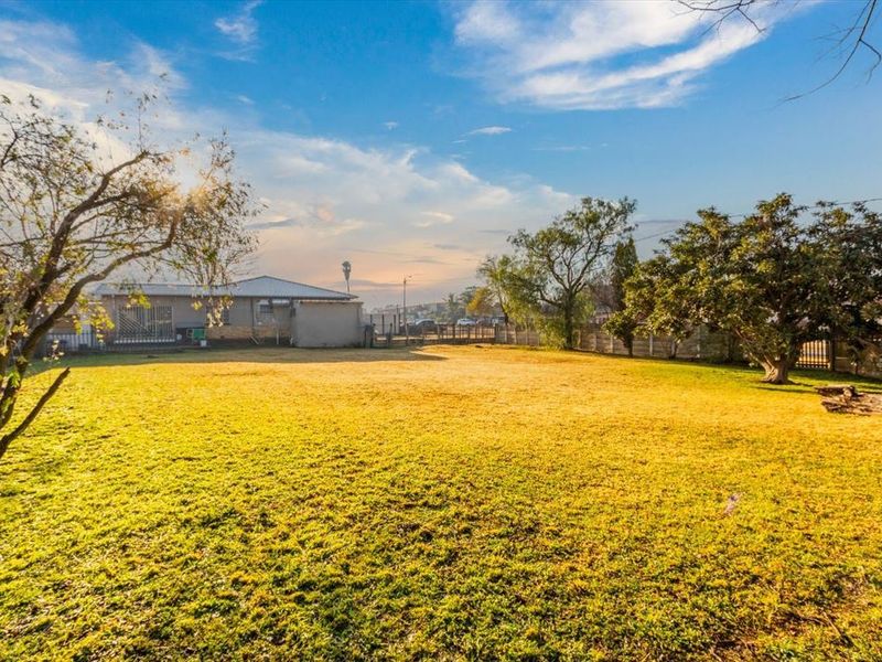 Charming 3-Bedroom Home with Modern Comforts - Photo 3