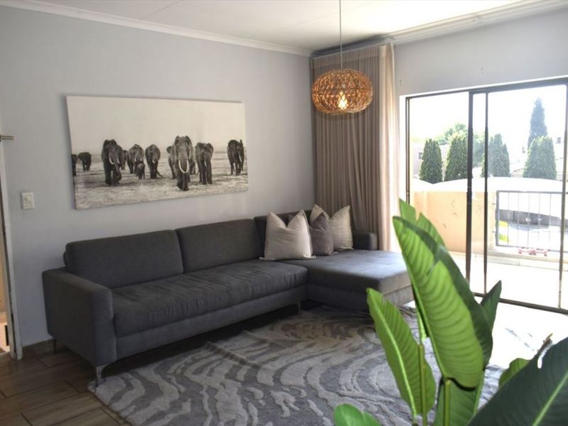 Modern 3-Bedroom Family Home with Pool and Quality Finishes - Photo 2