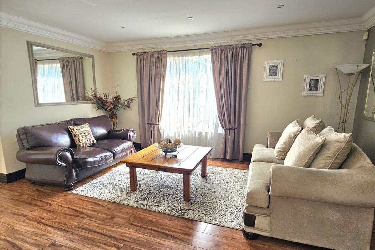 Elegant 3-Bedroom Home with Study, Pool, and Double Garage - Photo 2