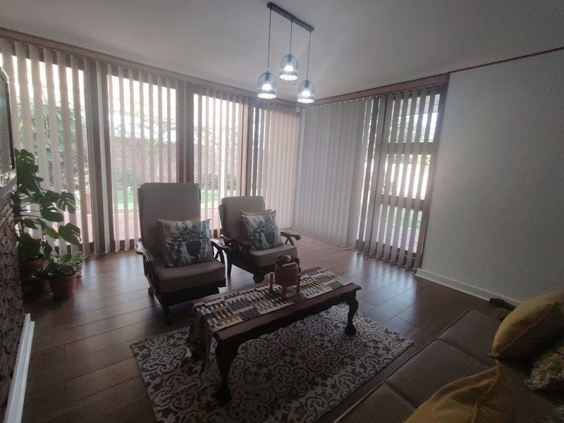 SPACIOUS FAMILY HOME IN PRIME SUBURB- WALK TO SCHOOLS AND SHOPS - Photo 8