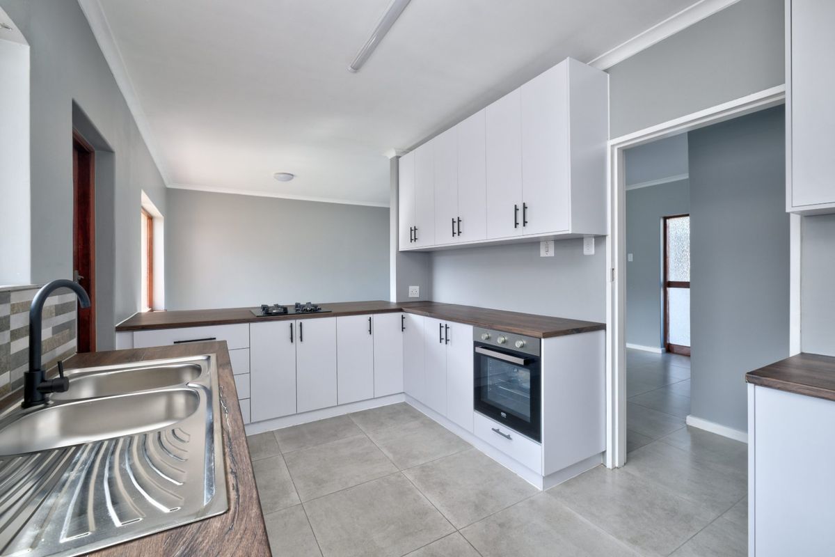 3 bedroom townhouse for sale in Francis Evatt Park - Photo 3