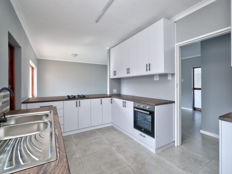 3 bedroom townhouse for sale in Francis Evatt Park - Photo 3