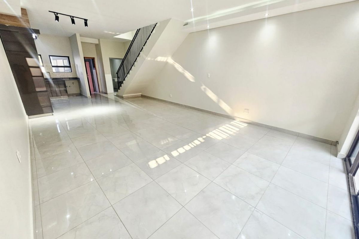 A Brand New 3 bed 2.5 bath cluster for rent in Erasmia - Photo 2