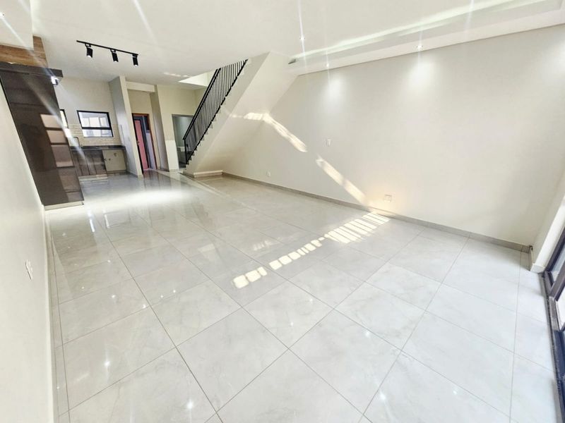 A Brand New 3 bed 2.5 bath cluster for rent in Erasmia - Photo 2