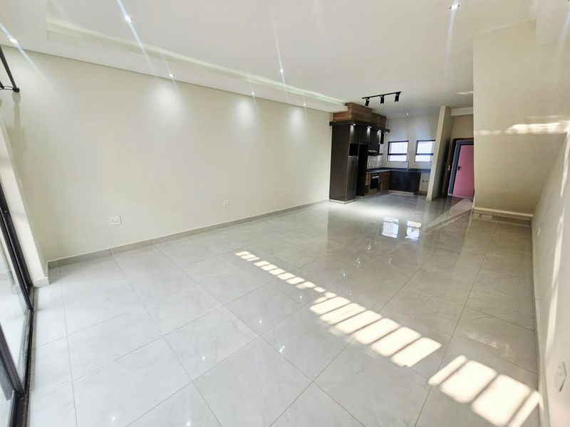 A Brand New 3 bed 2.5 bath cluster for rent in Erasmia - Photo 5