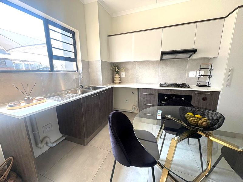3 Bed 2 Bath Apartment in Tamarino Estate Fourways – Where Contemporary Elegance Meets Effortless Living - Photo 4