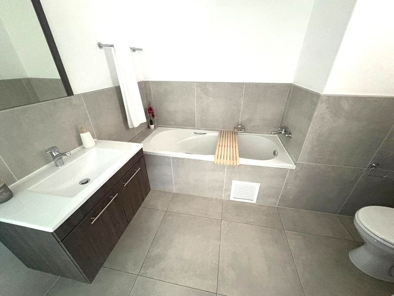 3 Bed 2 Bath Apartment in Tamarino Estate Fourways – Where Contemporary Elegance Meets Effortless Living - Photo 10
