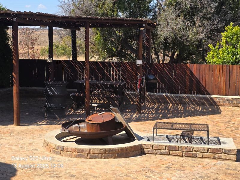 Own your Piece of Bushveld Heaven in Dinokeng Big 5 area and totally of grid - Photo 3