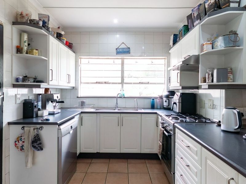 Modern, Energy-Efficient Family Home in a Prime Location! - Photo 6