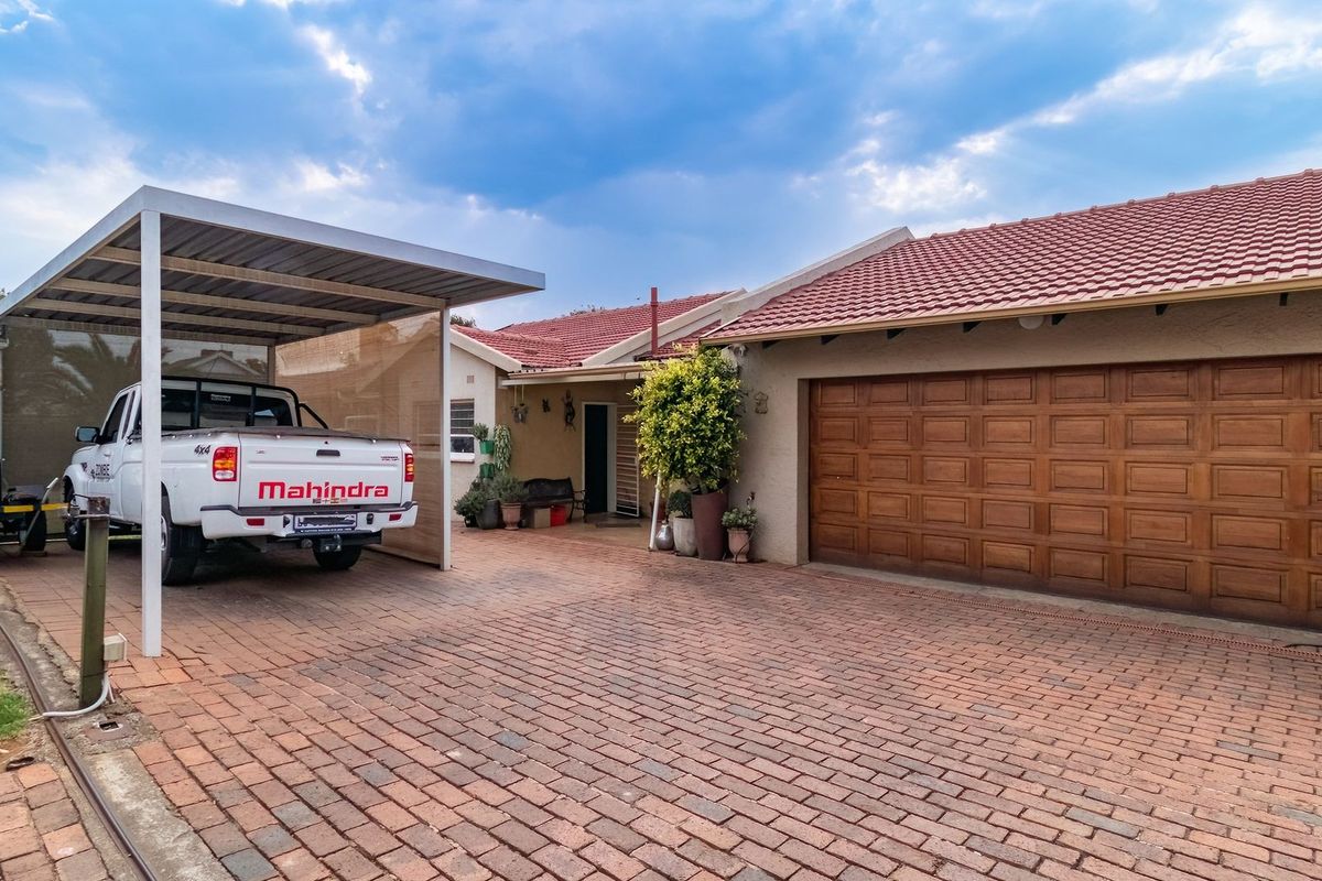 Modern, Energy-Efficient Family Home in a Prime Location! - Photo 4