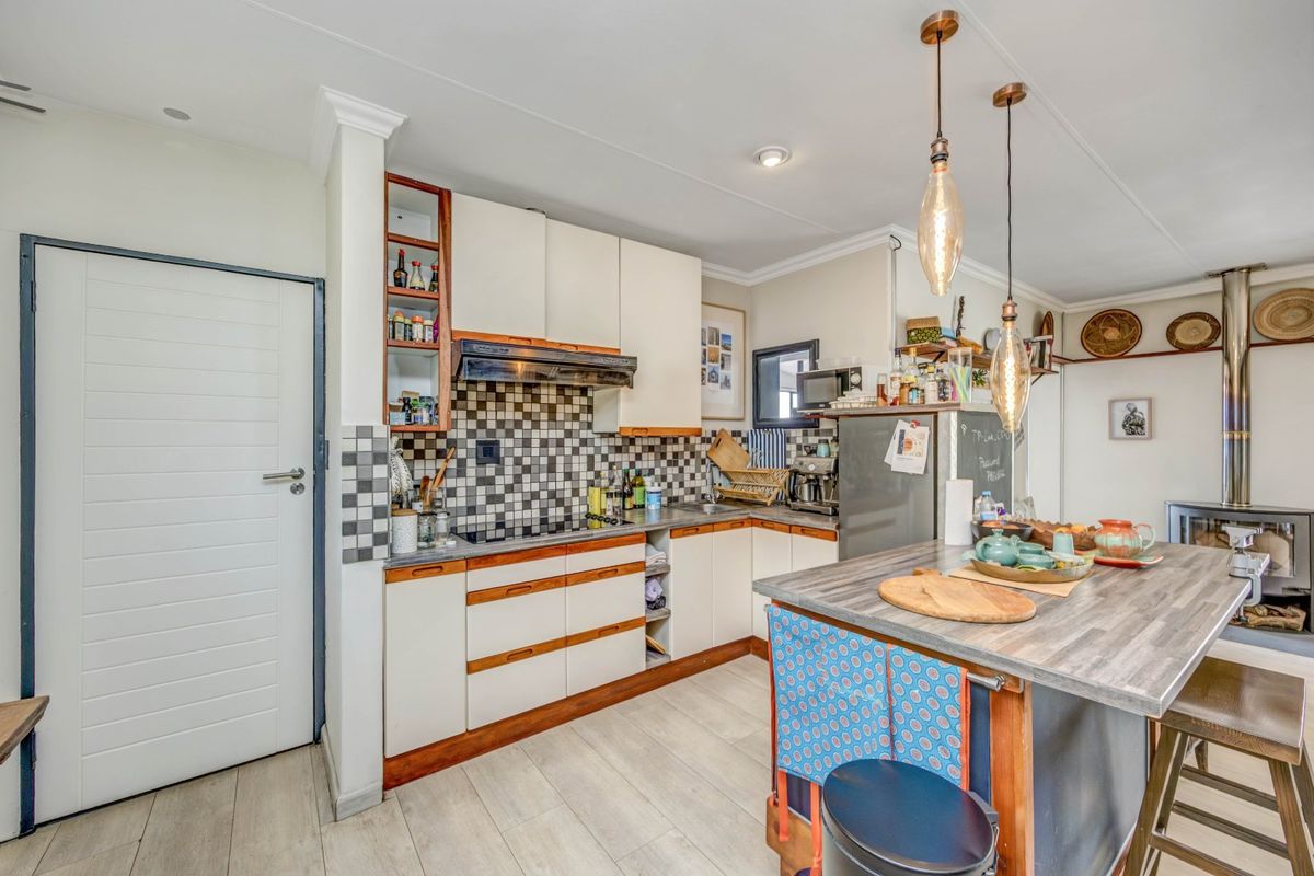 2 Bed 2.5 Bath Luxury Apartment To Let in Northcliff  - Photo 3