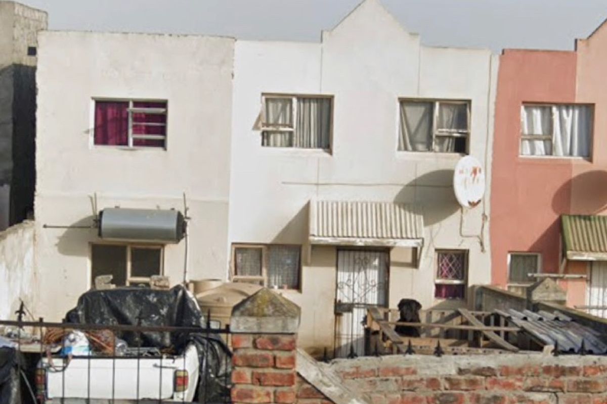 4 bedroom Duplex home - Photo 2