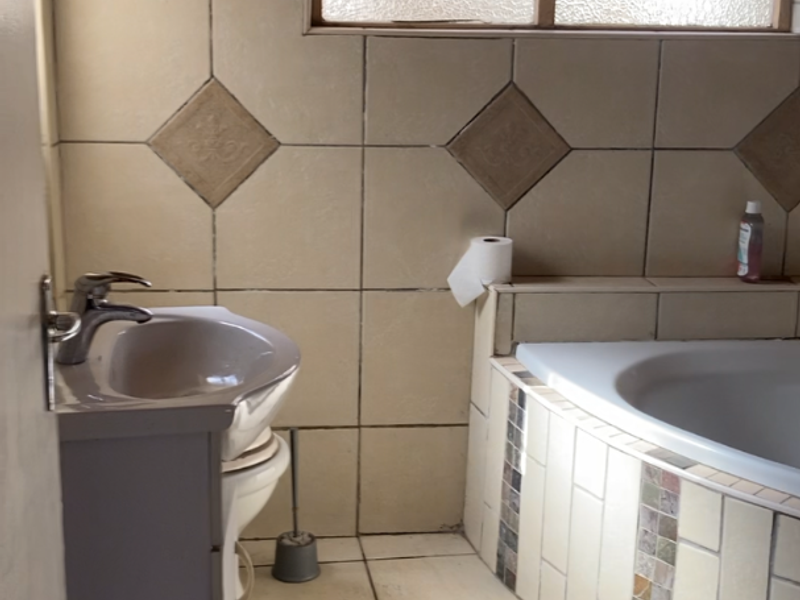 4 bedroom Duplex home - Photo 9