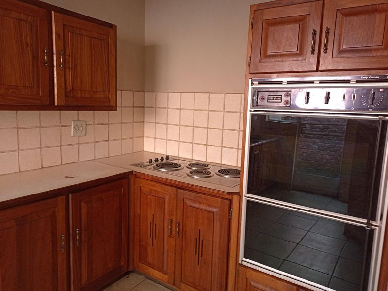 Townhouse for the Decerning Buyer - Photo 4