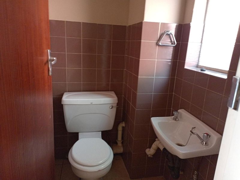 Townhouse for the Decerning Buyer - Photo 8