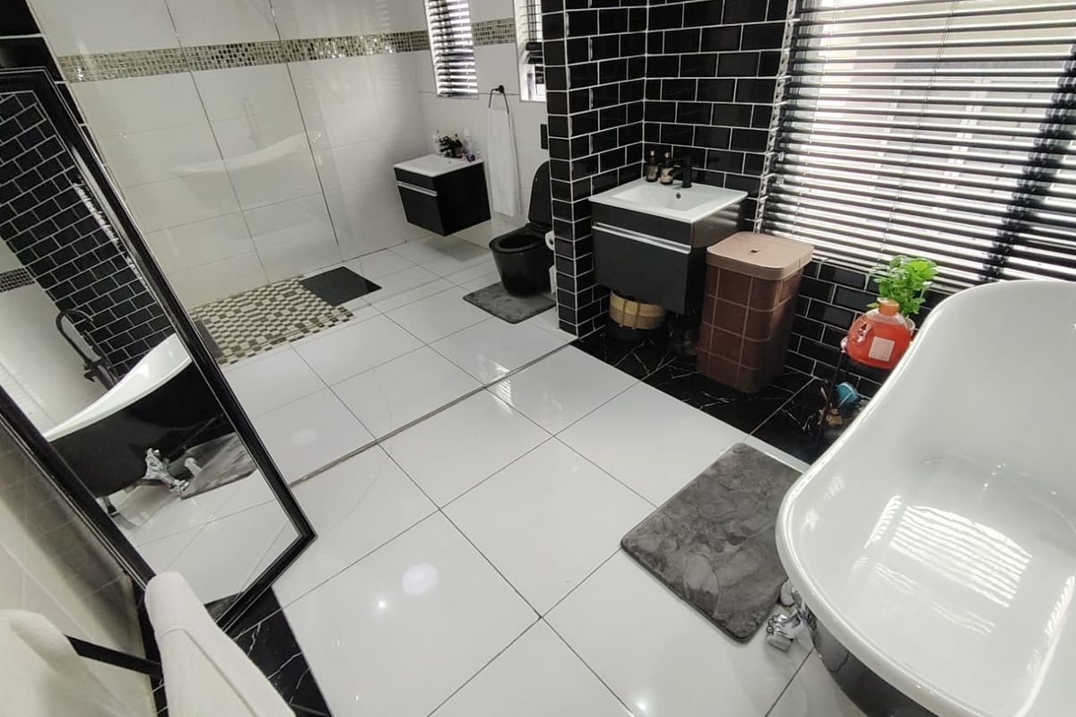 4 Bedroom House in Nahoon Valley Park - Photo 5